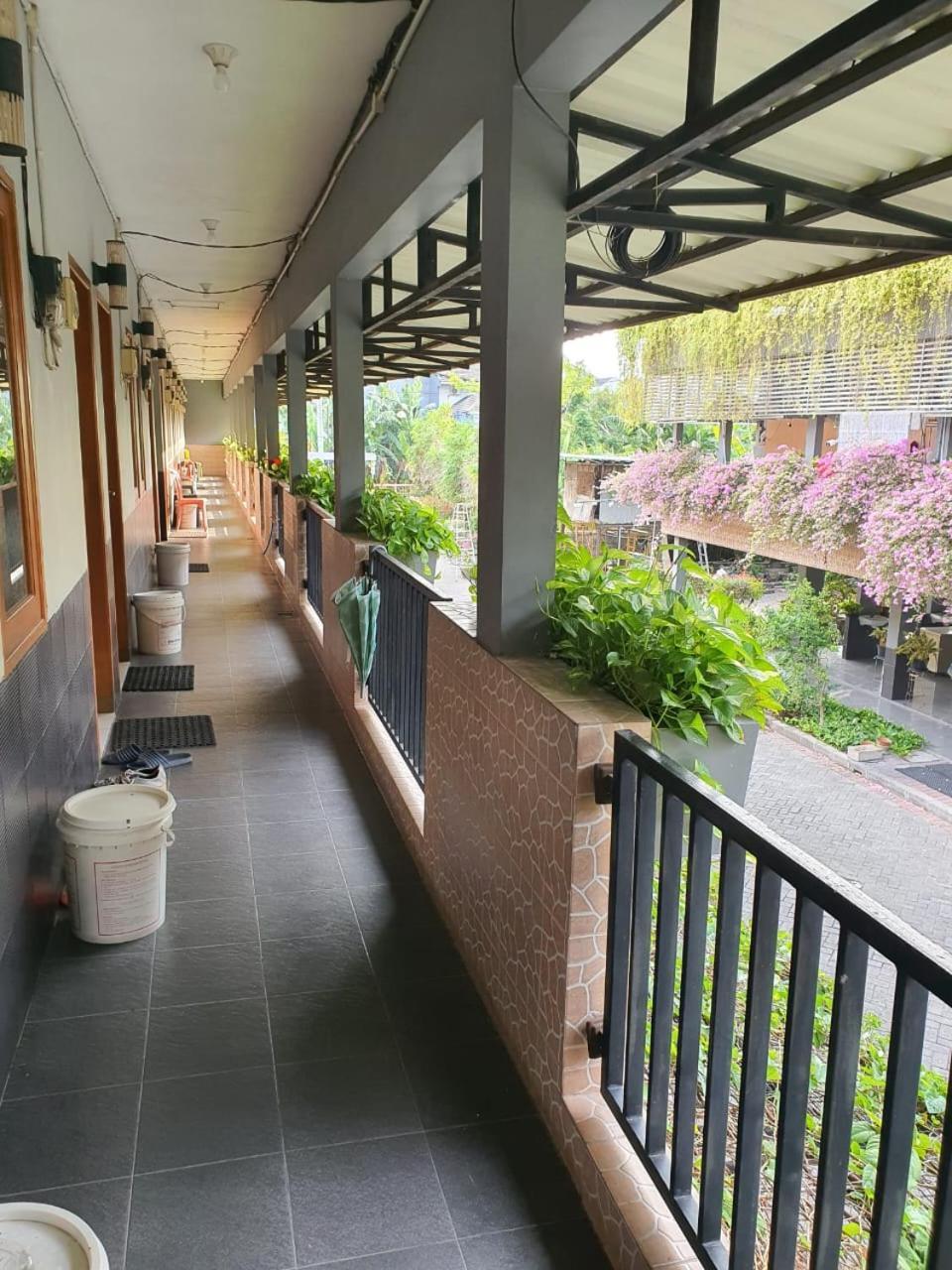 Pradahkalikendal Taman Paradise Homestay מראה חיצוני תמונה