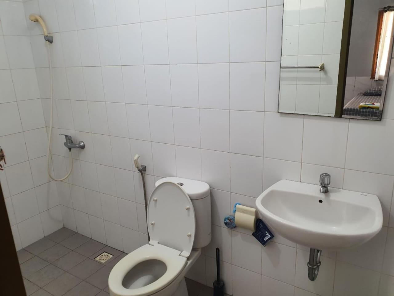 Pradahkalikendal Taman Paradise Homestay מראה חיצוני תמונה