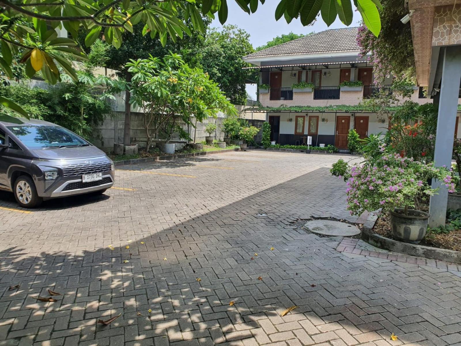 Pradahkalikendal Taman Paradise Homestay מראה חיצוני תמונה